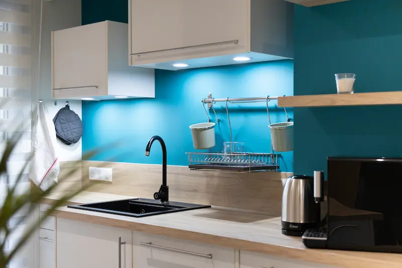 Vue de la cuisine équipée de l'appartement